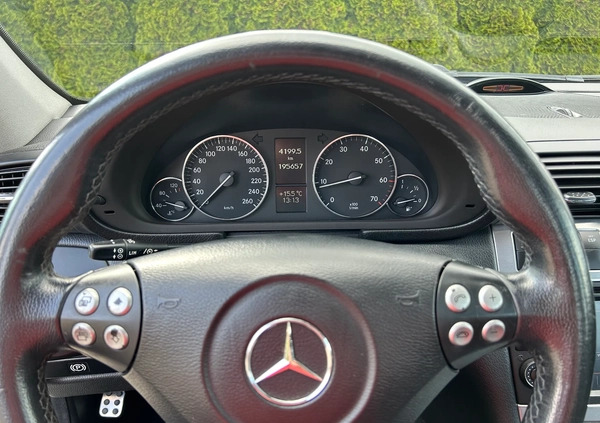 Mercedes-Benz Klasa C cena 22900 przebieg: 195777, rok produkcji 2005 z Krynki małe 529